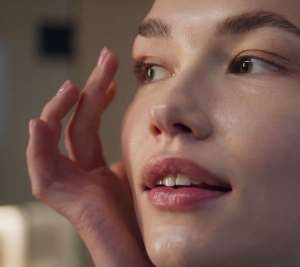 PEAU GRASSE : POURQUOI LES SOINS EN SURFACE NE SUFFISENT PAS ET COMMENT RÉGULER LE SÉBUM DE L'INTÉRIEUR